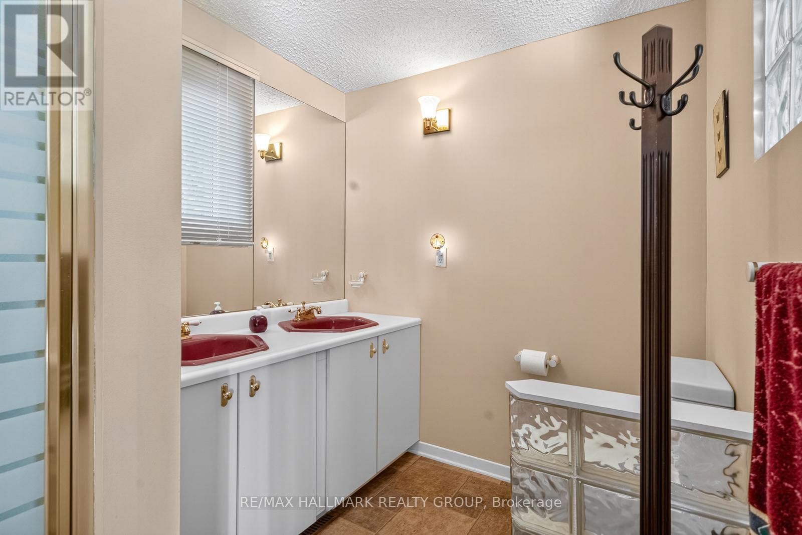 1816 Applegrove Court, Ottawa, Ontario  K1J 6S5 - Photo 36 - X12452021