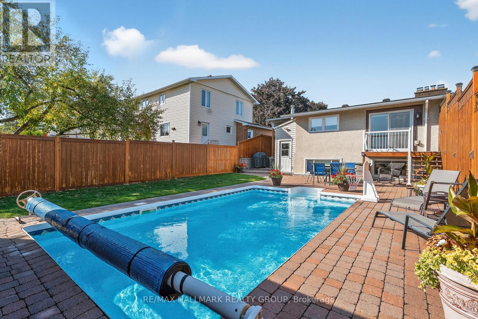 1816 Applegrove Court, Ottawa, Ontario  K1J 6S5 - Photo 8 - X12452021