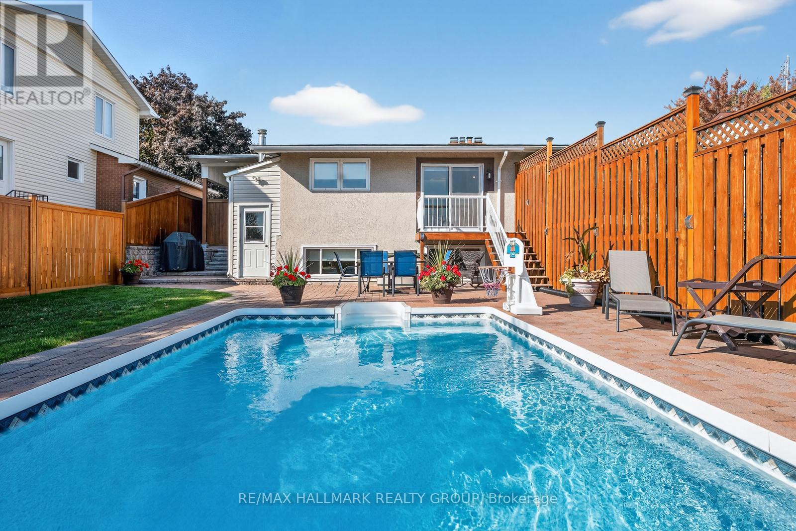 1816 Applegrove Court, Ottawa, Ontario  K1J 6S5 - Photo 9 - X12452021