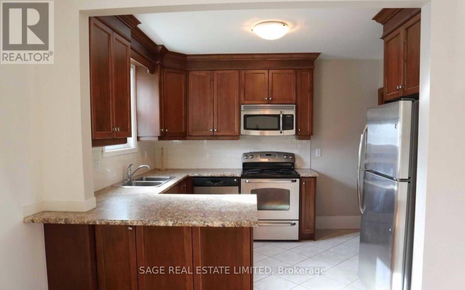 Main - 740 Avenue Road S, Toronto, Ontario  M5P 2K2 - Photo 7 - C12451803