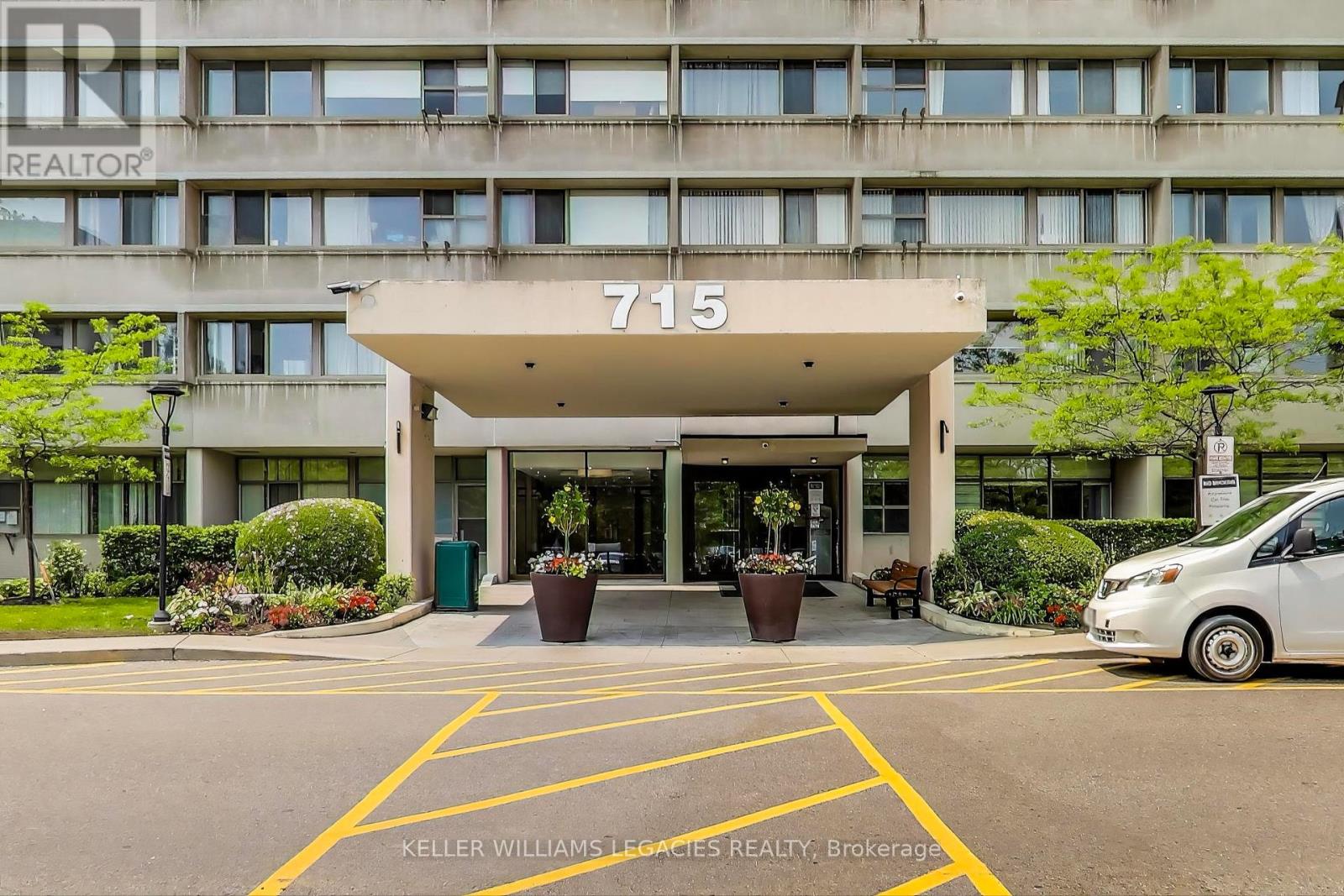 1004 - 715 Don Mills Road, Toronto (Flemingdon Park), Ontario  M3C 1S4 - Photo 2 - C12451814