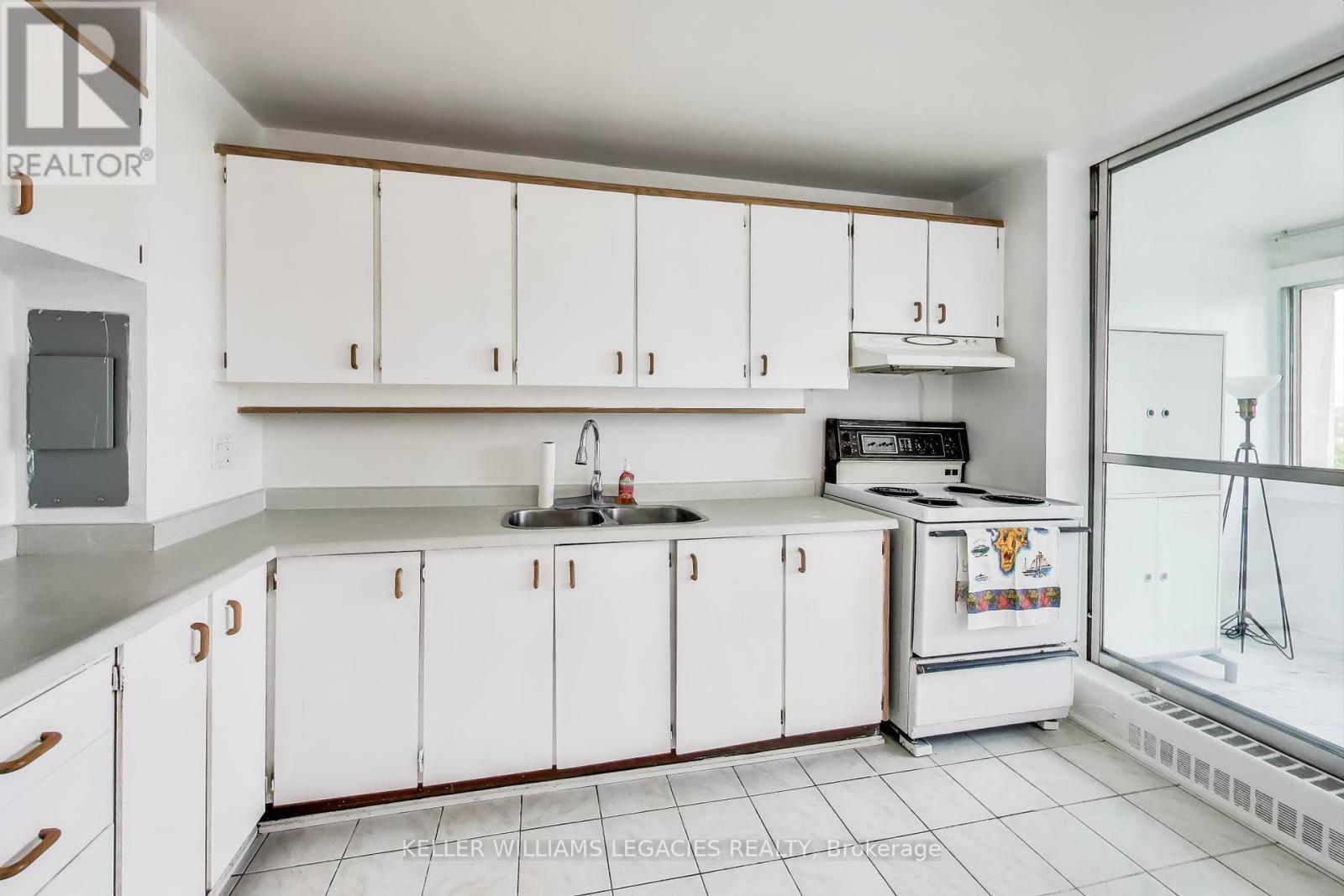 1004 - 715 Don Mills Road, Toronto (Flemingdon Park), Ontario  M3C 1S4 - Photo 20 - C12451814