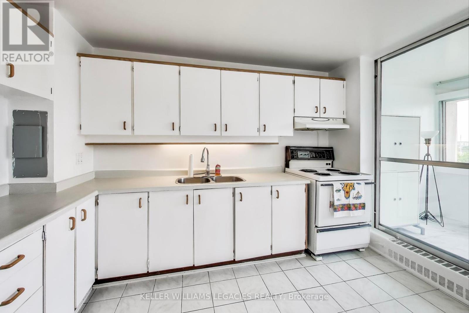 1004 - 715 Don Mills Road, Toronto (Flemingdon Park), Ontario  M3C 1S4 - Photo 21 - C12451814