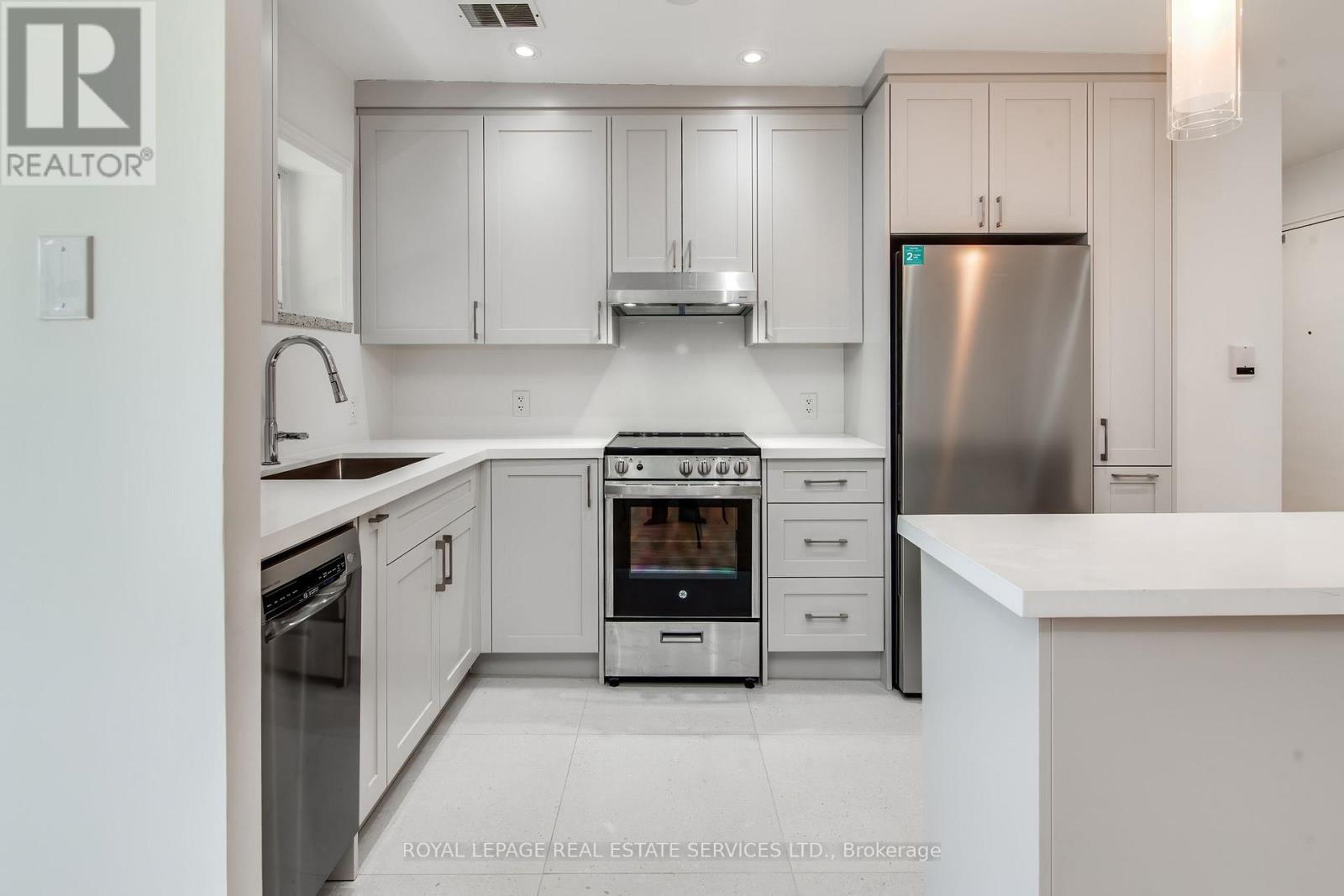206 - 172 Sherwood Avenue, Toronto, Ontario  M4P 2A8 - Photo 6 - C12451838