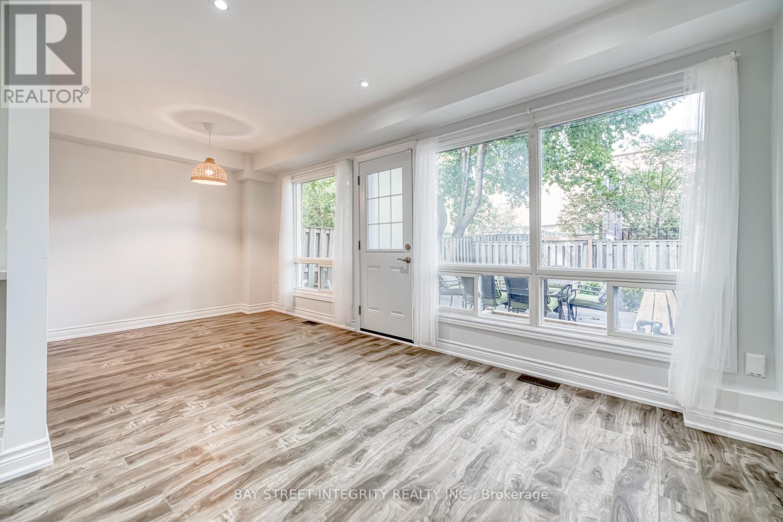 72 Elsa Vine Way, Toronto (Bayview Village), Ontario  M2J 4H9 - Photo 10 - C12451859
