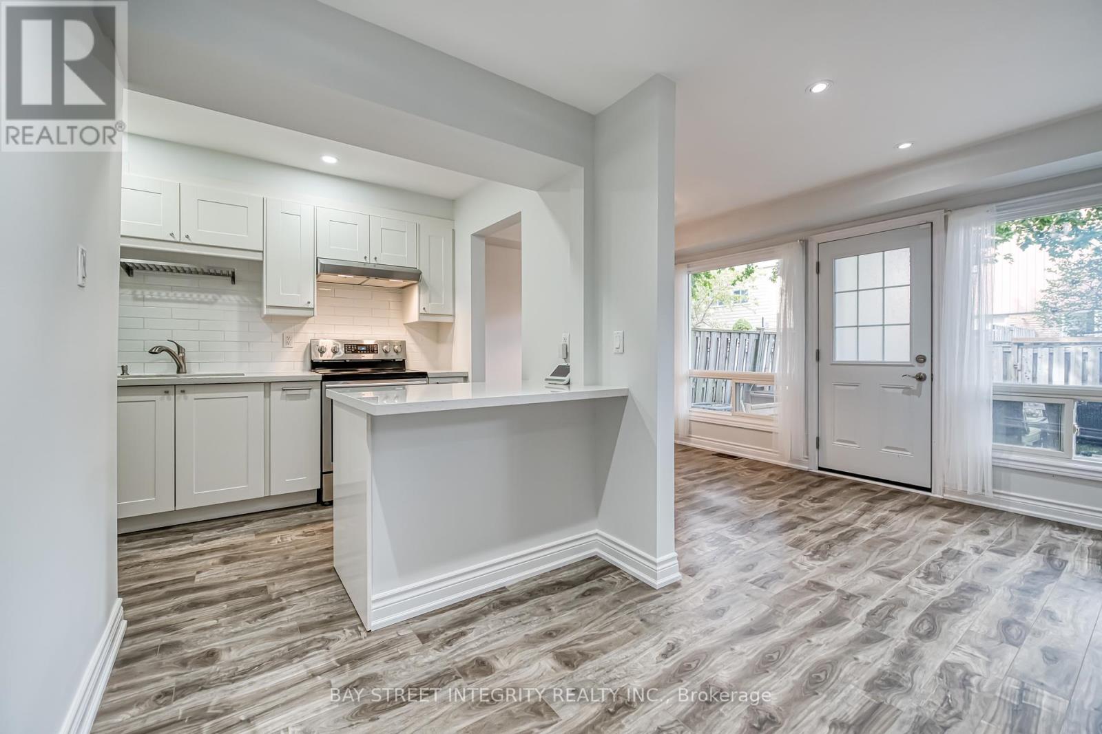 72 Elsa Vine Way, Toronto (Bayview Village), Ontario  M2J 4H9 - Photo 12 - C12451859