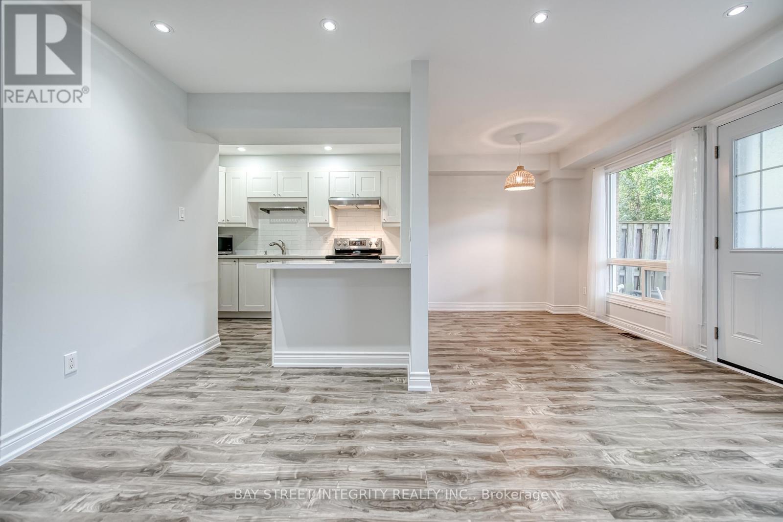 72 Elsa Vine Way, Toronto (Bayview Village), Ontario  M2J 4H9 - Photo 6 - C12451859