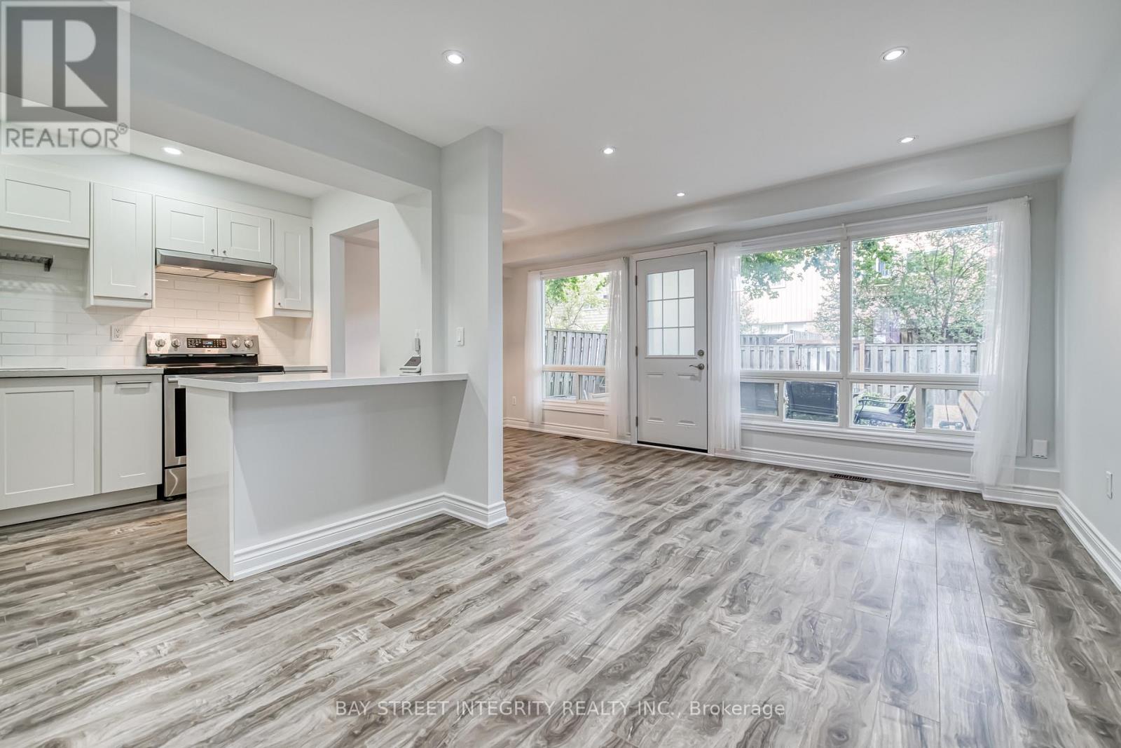 72 Elsa Vine Way, Toronto (Bayview Village), Ontario  M2J 4H9 - Photo 7 - C12451859