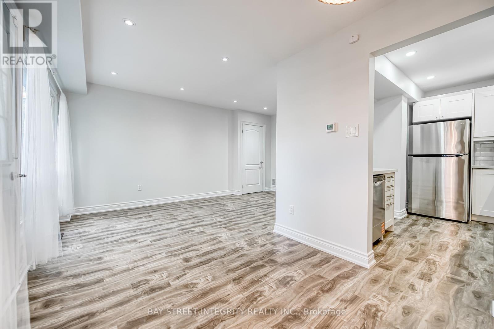 72 Elsa Vine Way, Toronto (Bayview Village), Ontario  M2J 4H9 - Photo 9 - C12451859