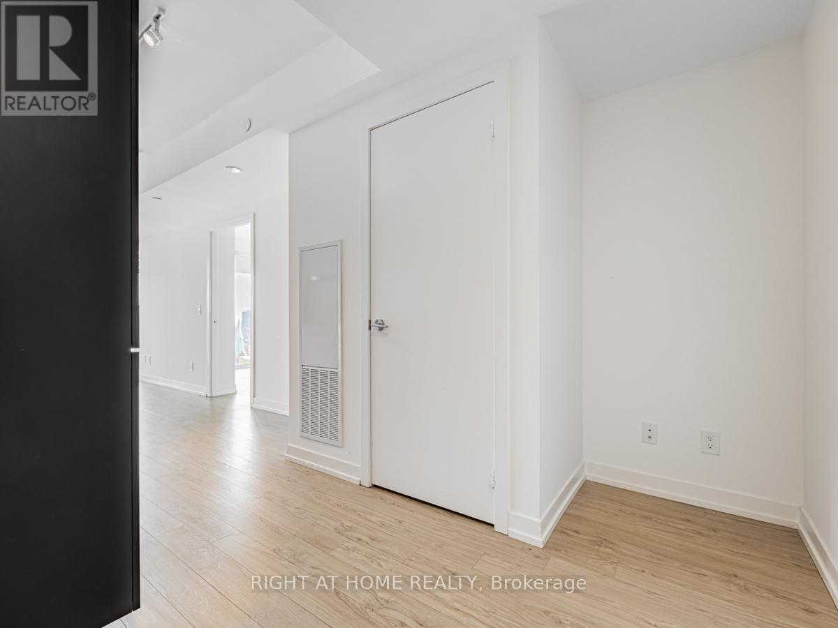 1615 - 85 Wood Street, Toronto, Ontario  M4Y 0E8 - Photo 8 - C12451888
