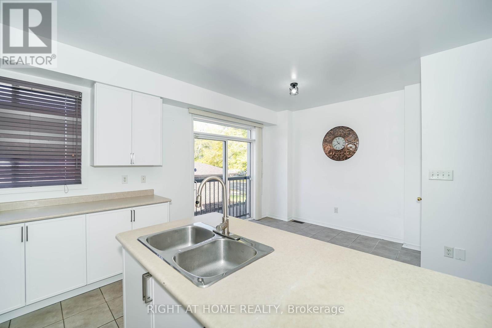48 Curran Hall Crescent, Toronto, Ontario  M1G 0A2 - Photo 11 - E12451816