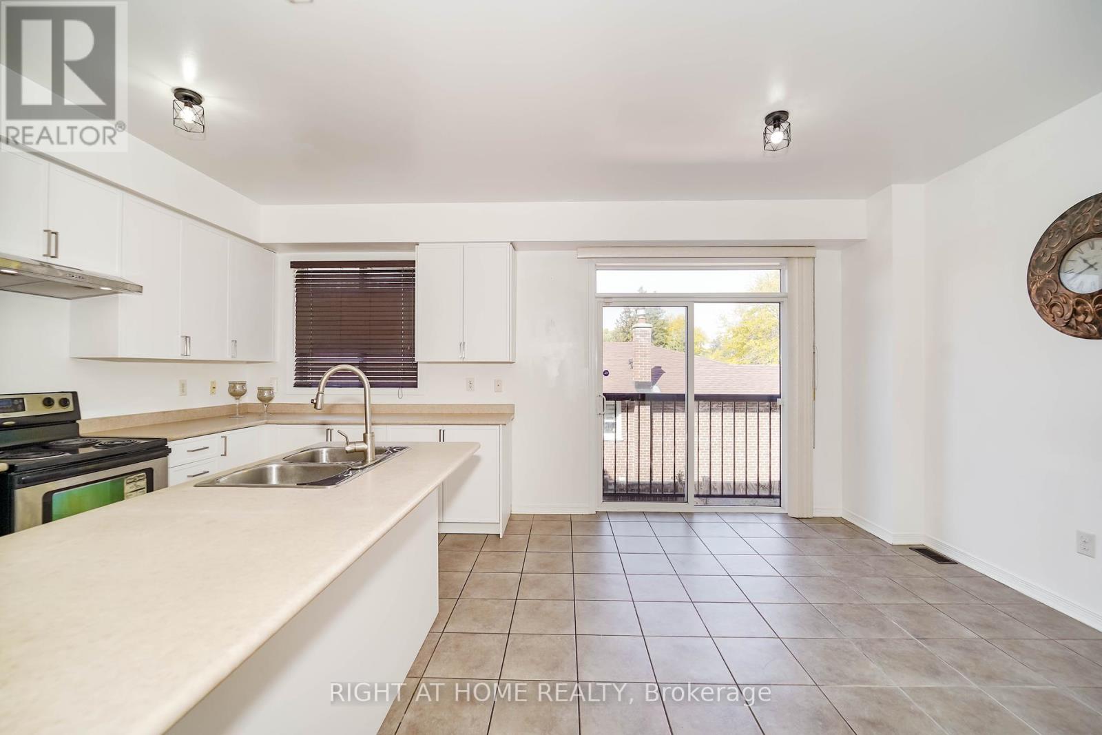 48 Curran Hall Crescent, Toronto, Ontario  M1G 0A2 - Photo 8 - E12451816