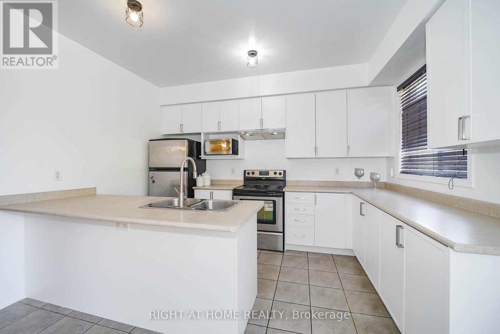 48 Curran Hall Crescent, Toronto, Ontario  M1G 0A2 - Photo 9 - E12451816