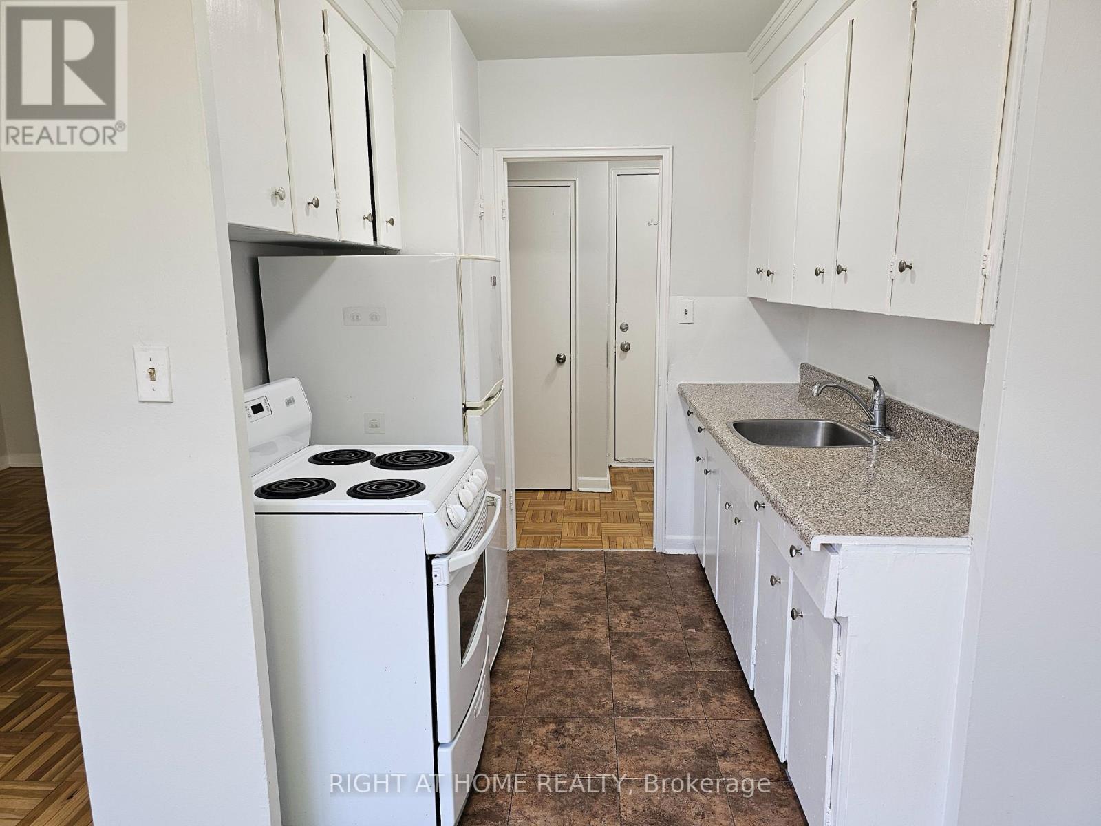 207 - 20 Cosburn Avenue, Toronto, Ontario  M4K 2E7 - Photo 14 - E12451891