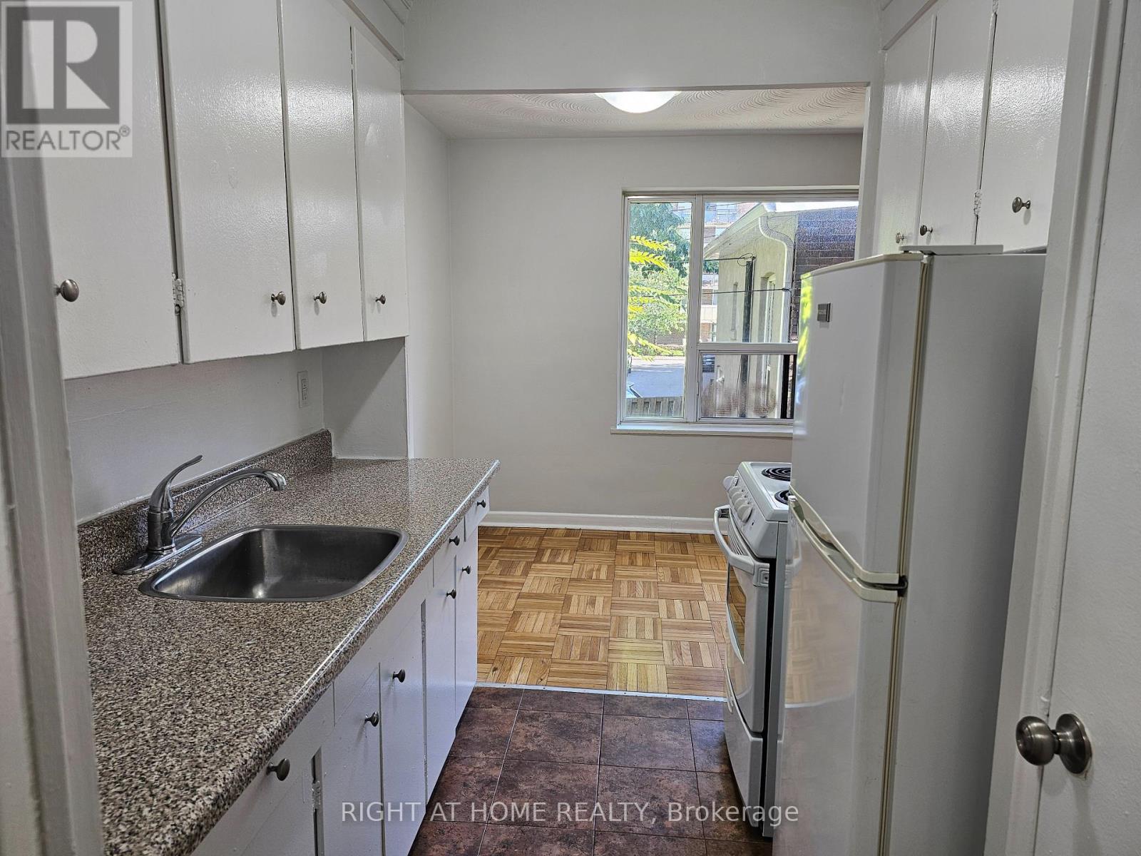 207 - 20 Cosburn Avenue, Toronto, Ontario  M4K 2E7 - Photo 9 - E12451891