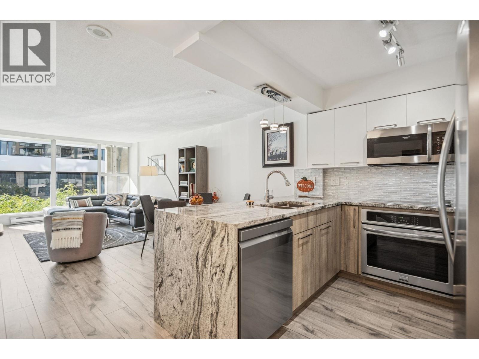 205 1633 W 8th Avenue, Vancouver, British Columbia  V6J 5H7 - Photo 1 - R3055571