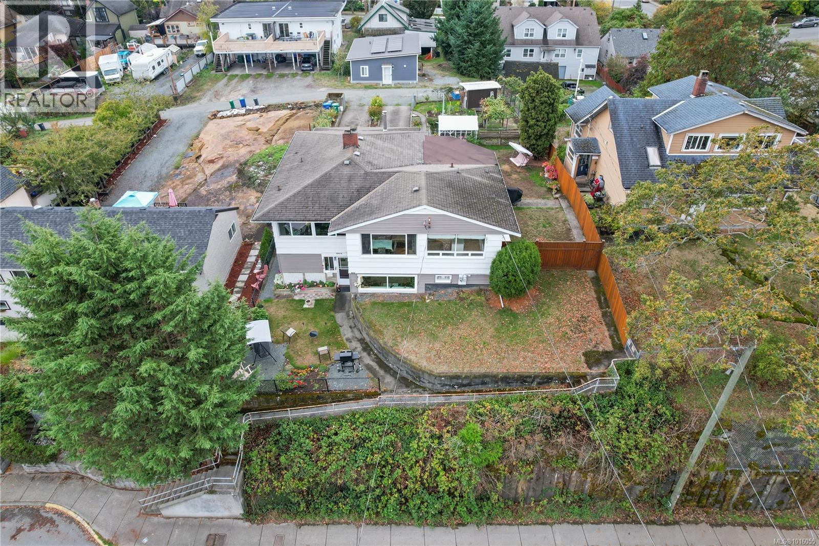 609 Milton St, Nanaimo, British Columbia  V9R 2L4 - Photo 5 - 1016055