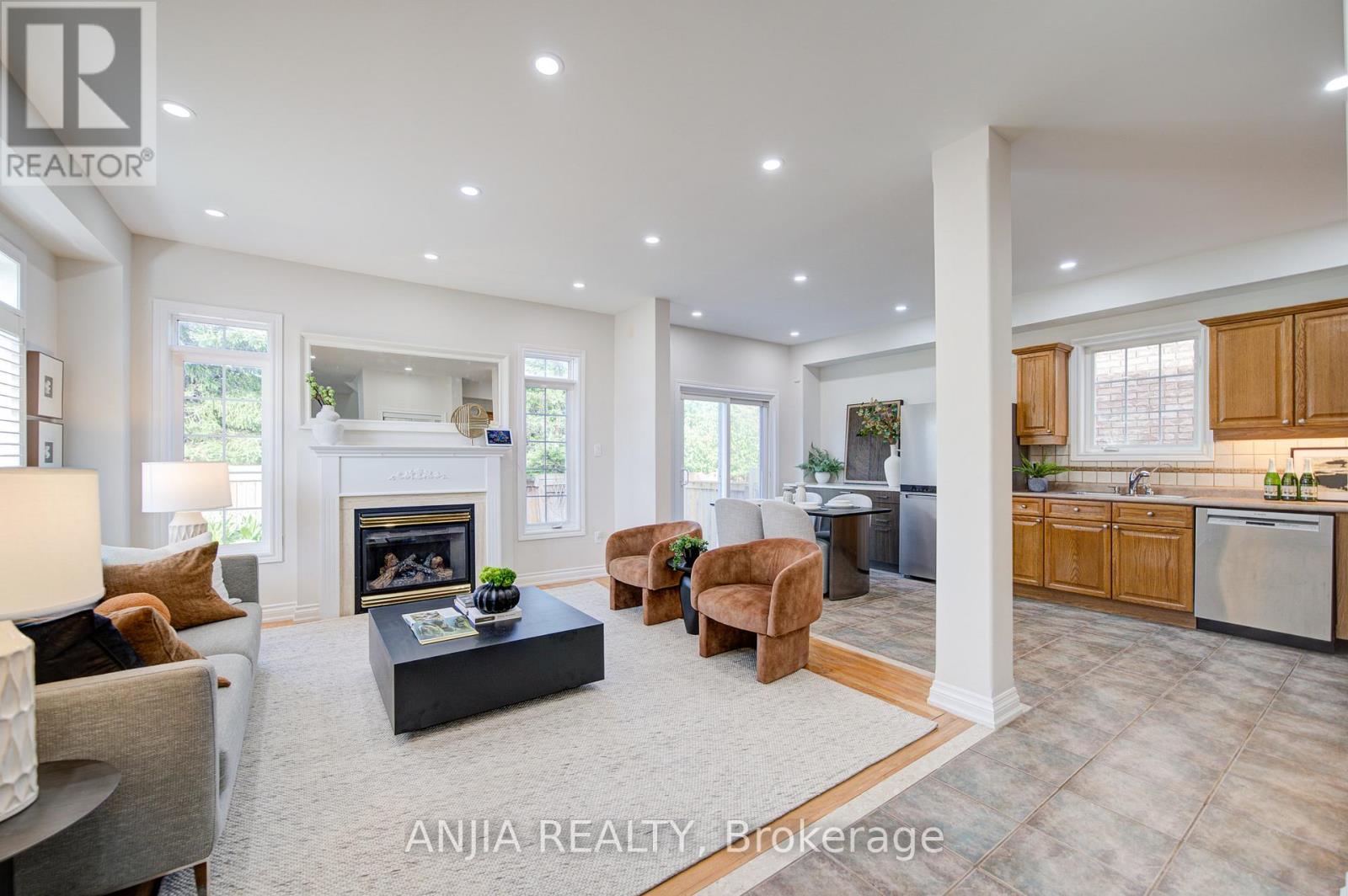 4 James Ratcliff Avenue, Whitchurch-Stouffville, Ontario  L4A 1P2 - Photo 8 - N12451818