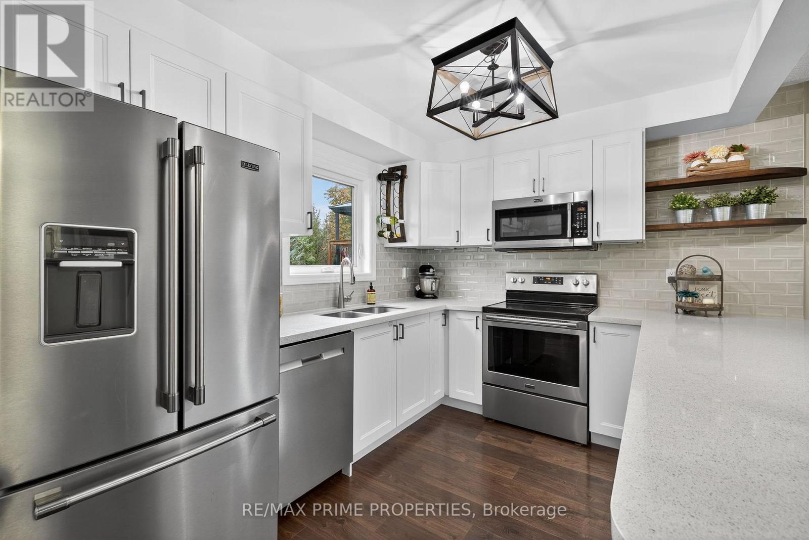 169 King Street, East Gwillimbury, Ontario  L0G 1M0 - Photo 10 - N12451858