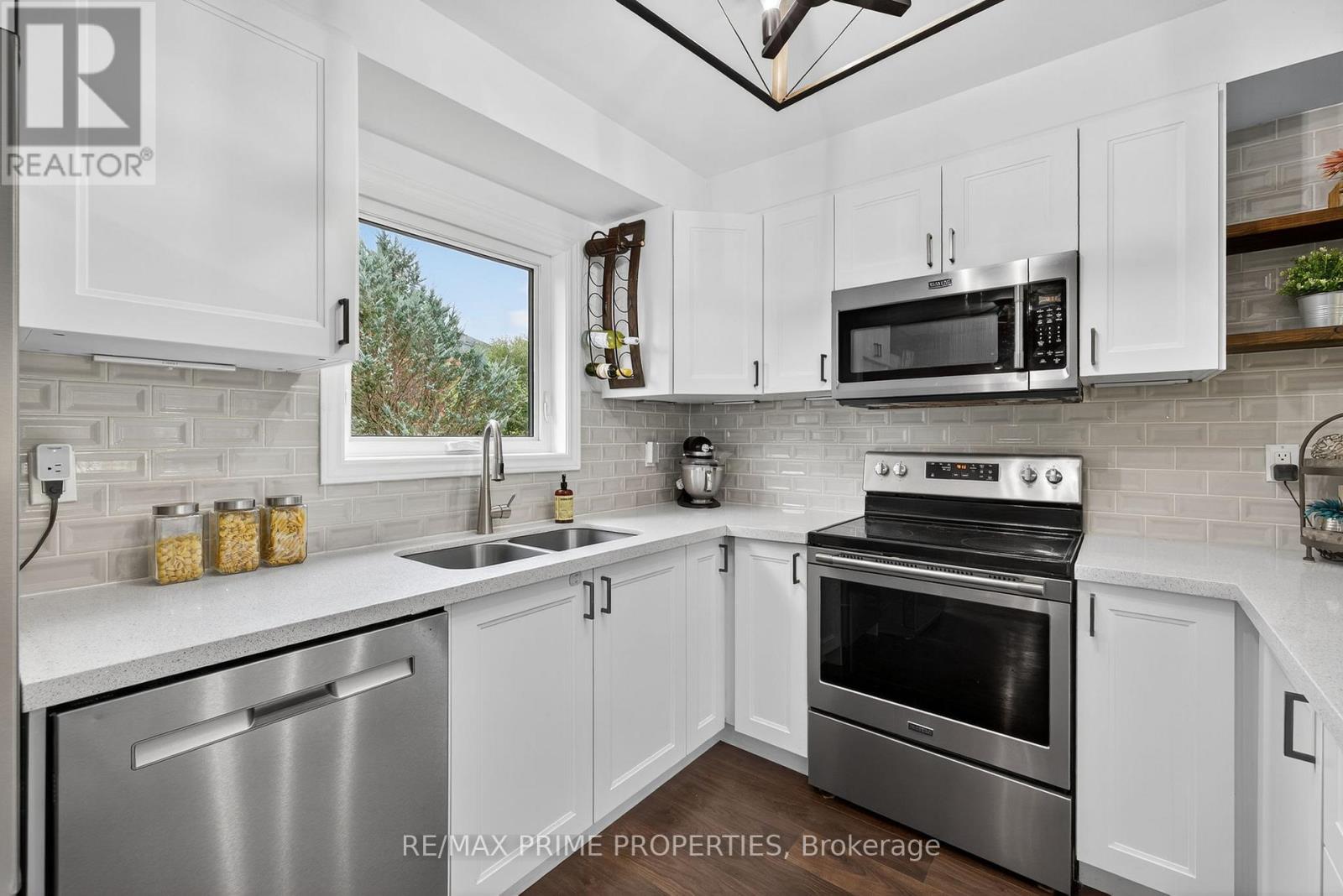 169 King Street, East Gwillimbury, Ontario  L0G 1M0 - Photo 11 - N12451858