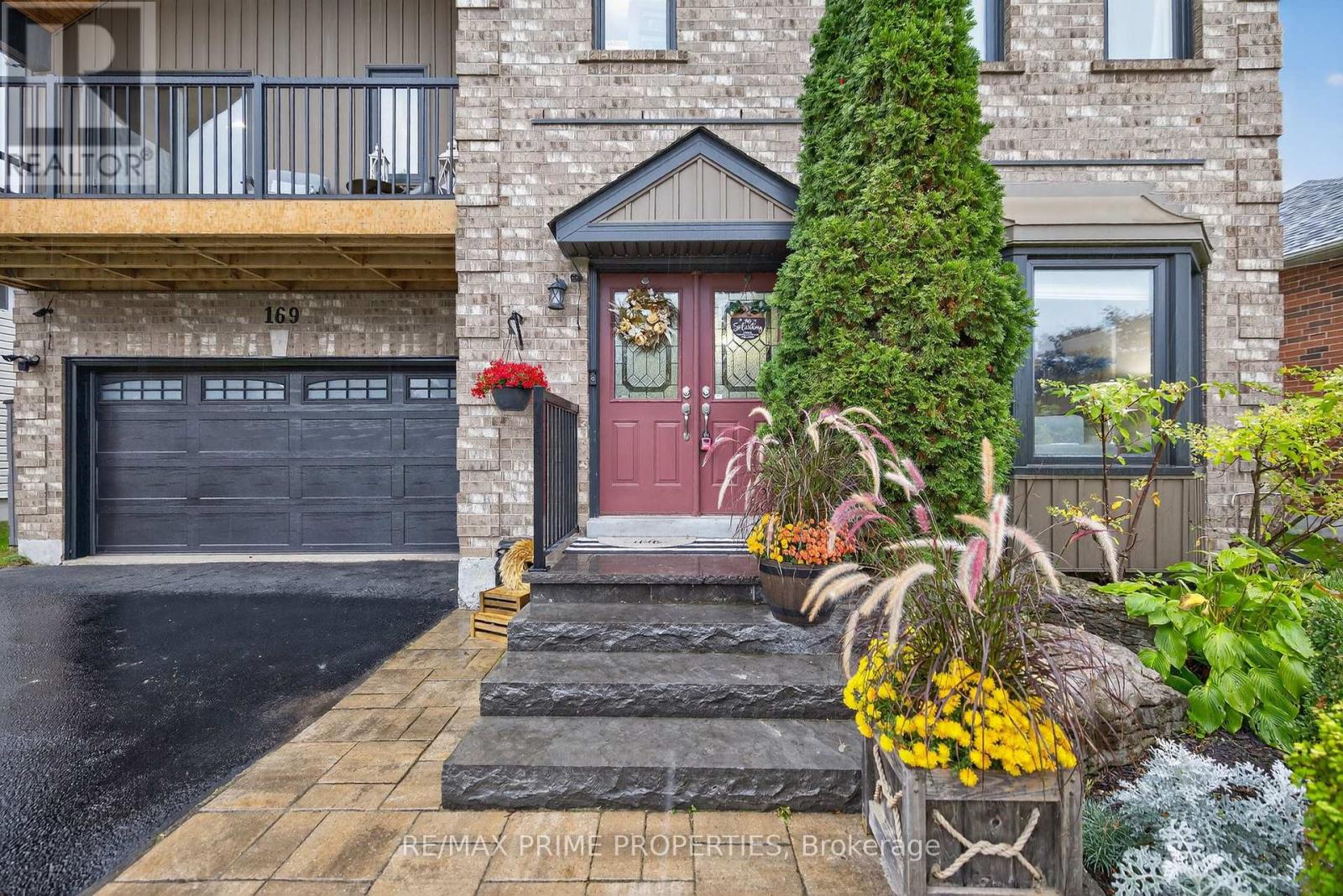 169 King Street, East Gwillimbury, Ontario  L0G 1M0 - Photo 2 - N12451858