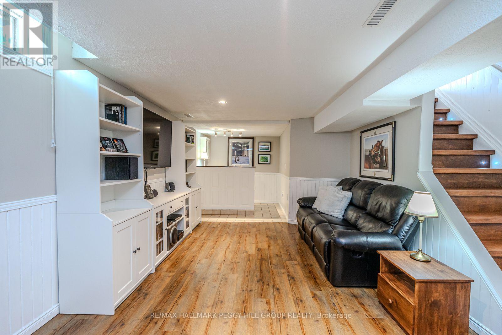 136 Oren Boulevard, Barrie (Sunnidale), Ontario  L4N 4N5 - Photo 17 - S12451852