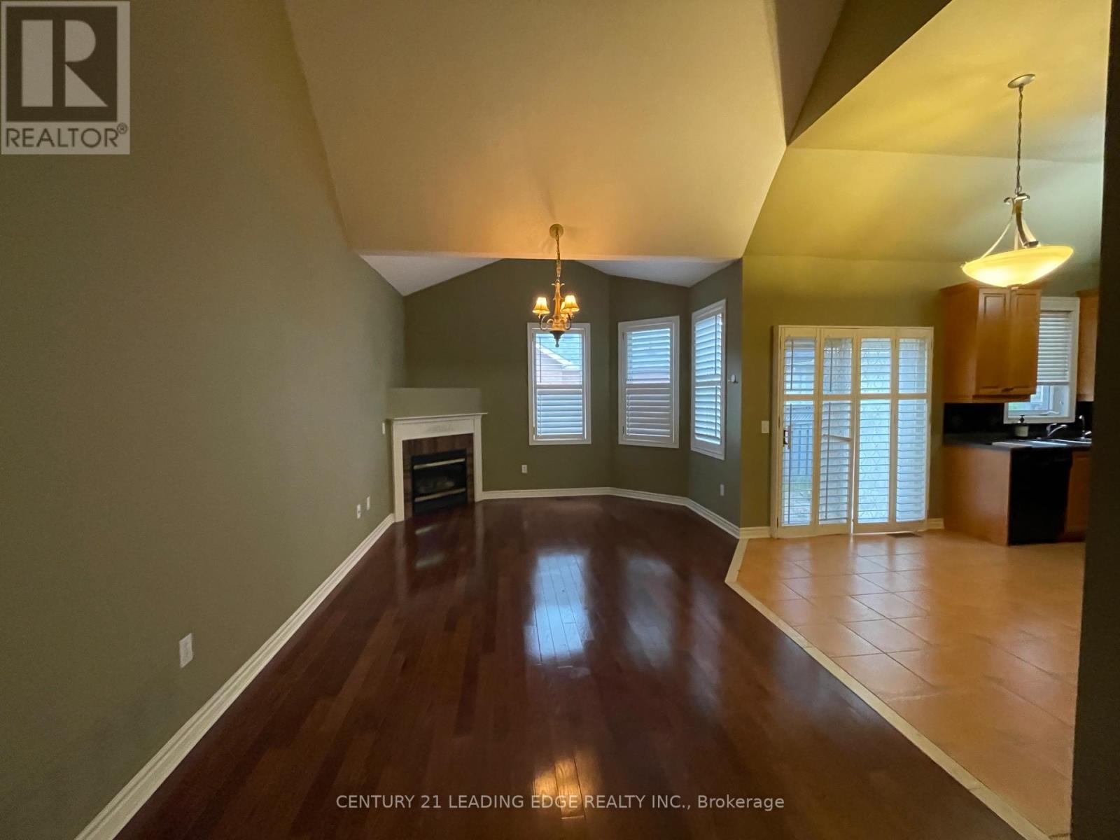 58 Manorwood Drive, Markham, Ontario  L6C 2S2 - Photo 8 - N12451678