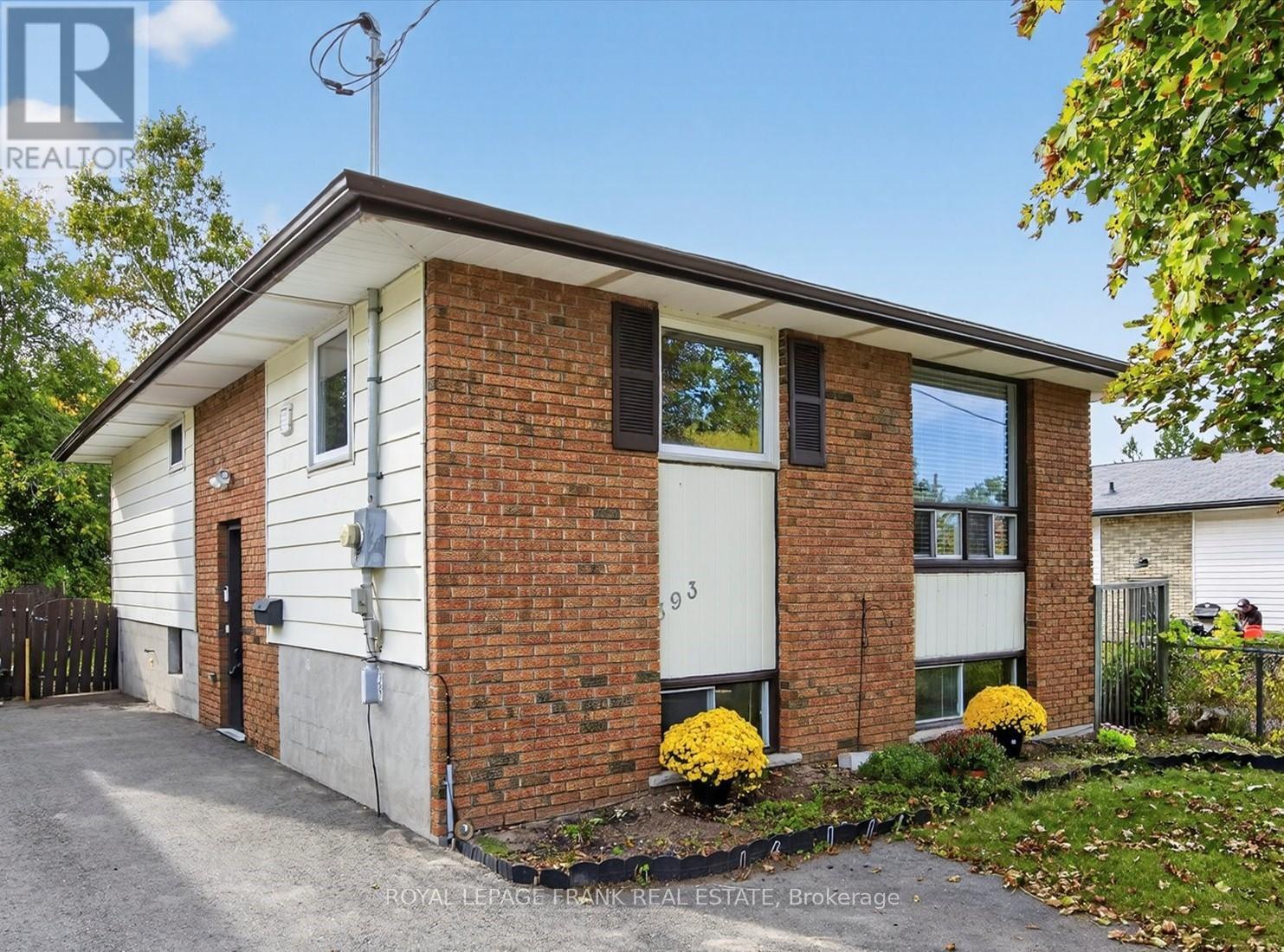 393 Southpark Drive, Peterborough, Ontario  K9J 1C1 - Photo 2 - X12443077