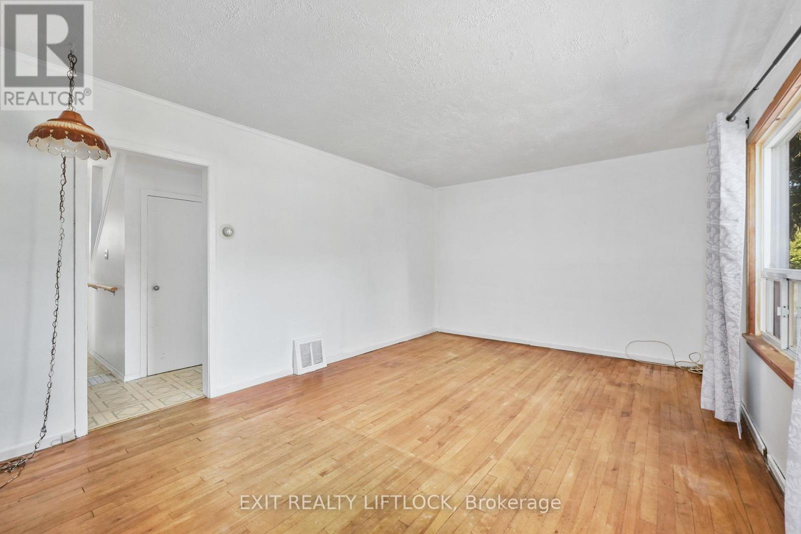 219 Burnham Street, Cobourg, Ontario  K9A 2W5 - Photo 13 - X12451589