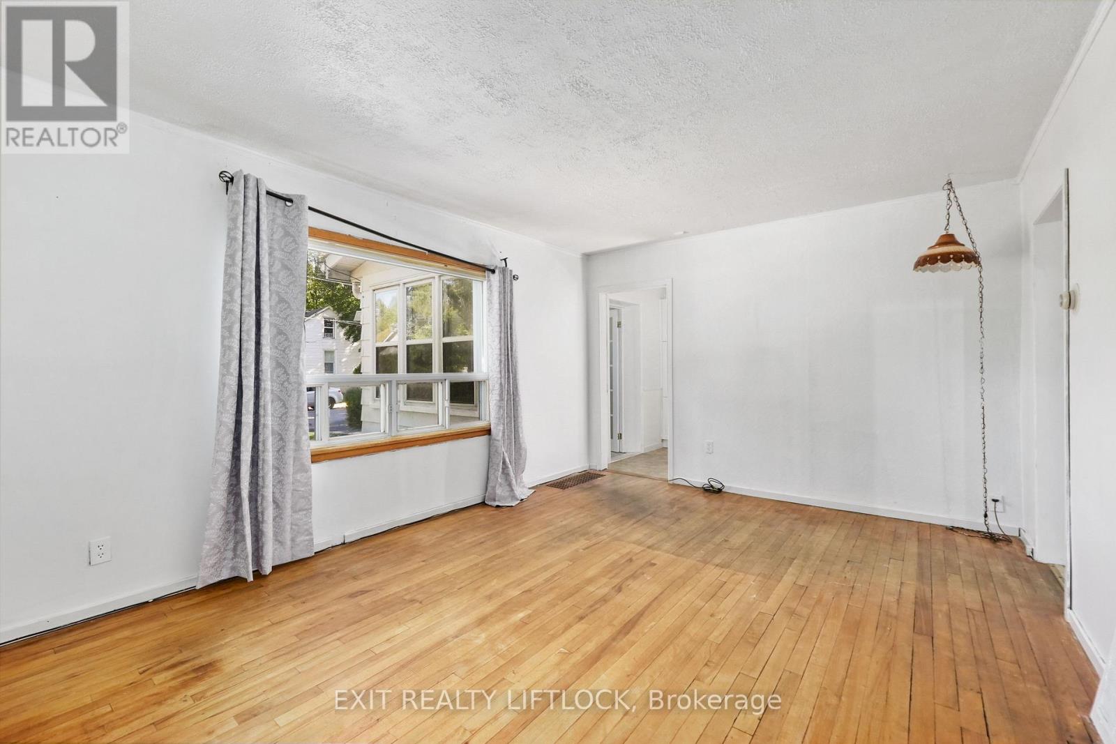 219 Burnham Street, Cobourg, Ontario  K9A 2W5 - Photo 14 - X12451589