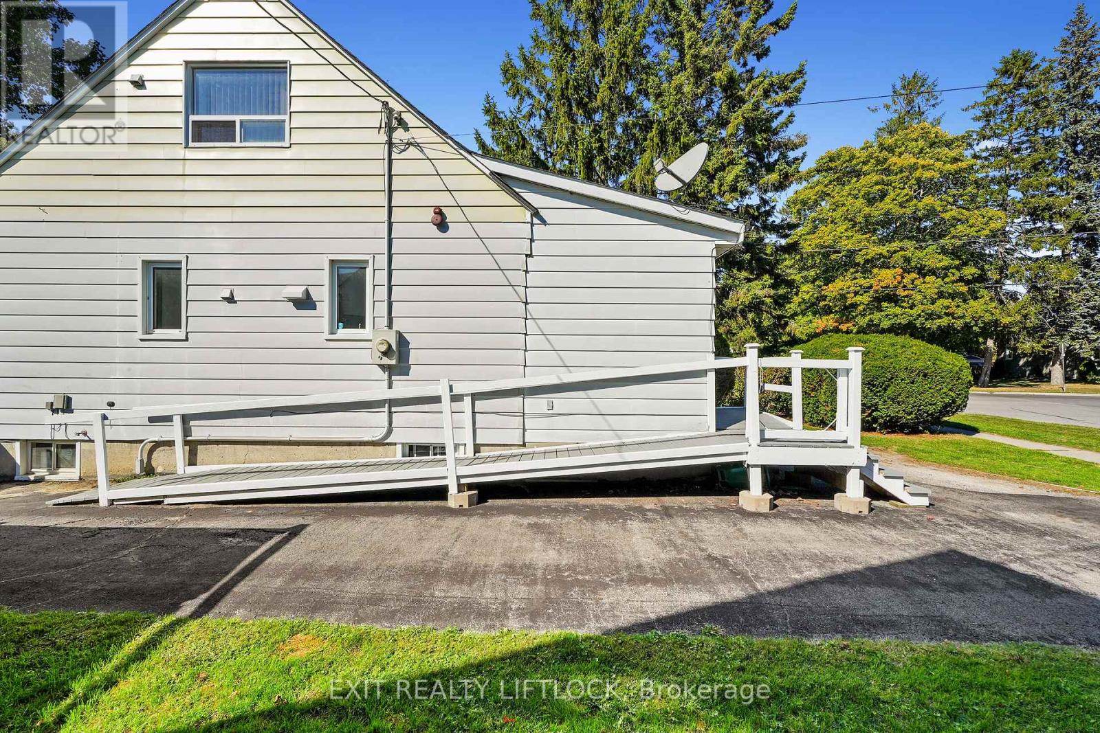219 Burnham Street, Cobourg, Ontario  K9A 2W5 - Photo 34 - X12451589
