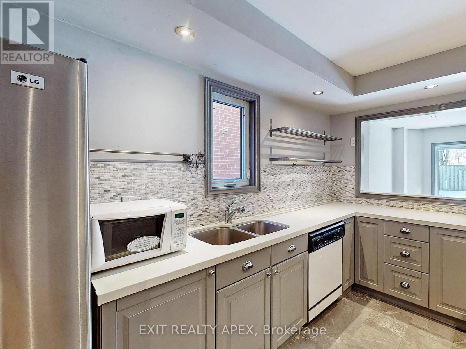 5552 Cortina Crescent, Mississauga, Ontario  L4Z 3R2 - Photo 10 - W12451804