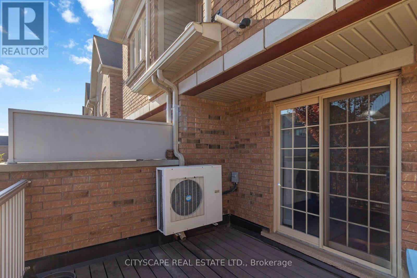 40 Peach Drive, Brampton (Sandringham-Wellington), Ontario  L6R 0W6 - Photo 12 - W12451812