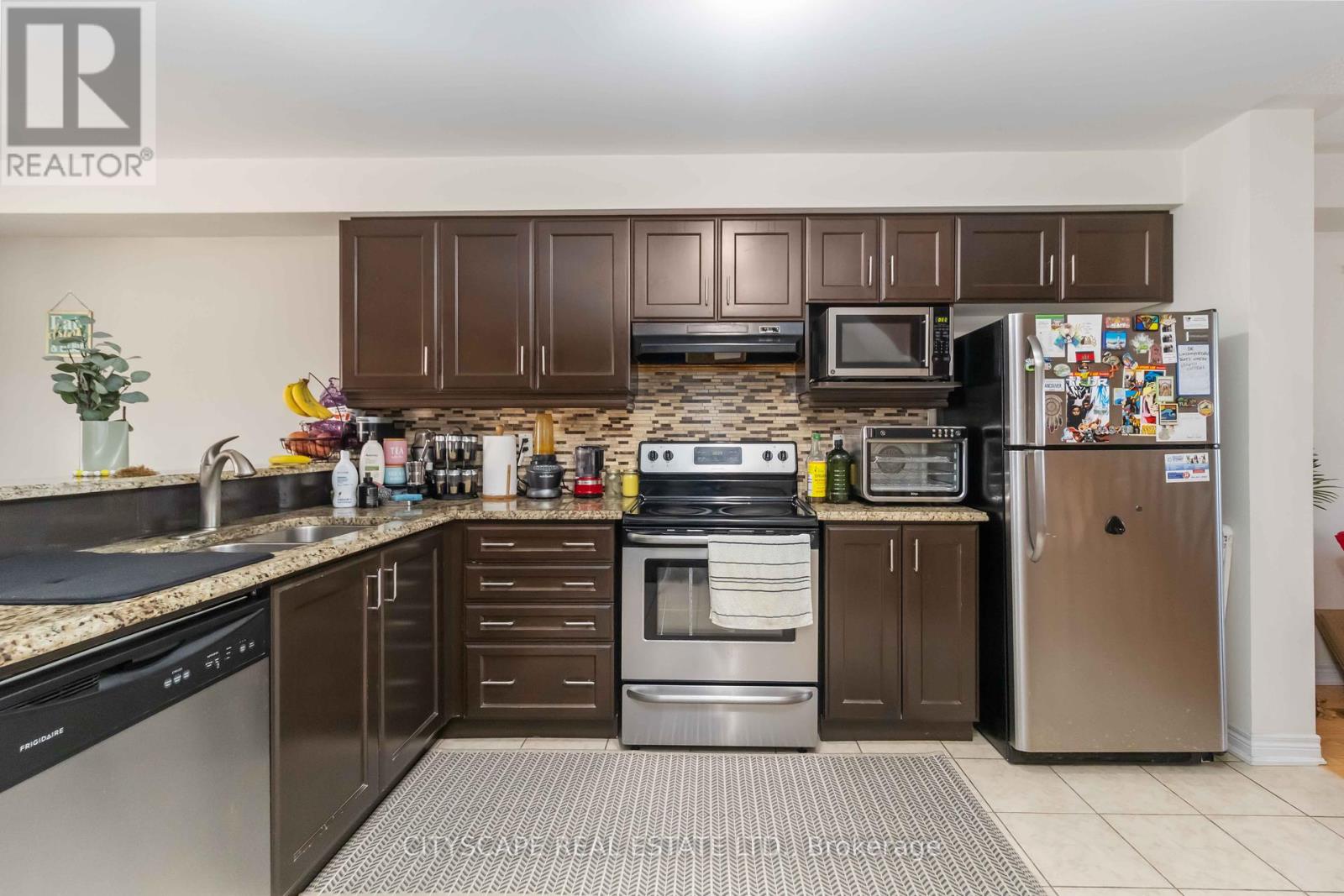 40 Peach Drive, Brampton (Sandringham-Wellington), Ontario  L6R 0W6 - Photo 15 - W12451812