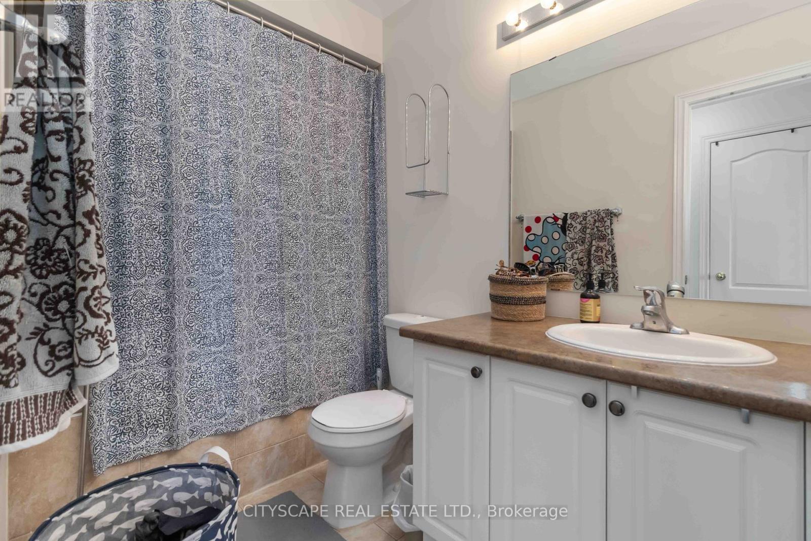 40 Peach Drive, Brampton (Sandringham-Wellington), Ontario  L6R 0W6 - Photo 21 - W12451812