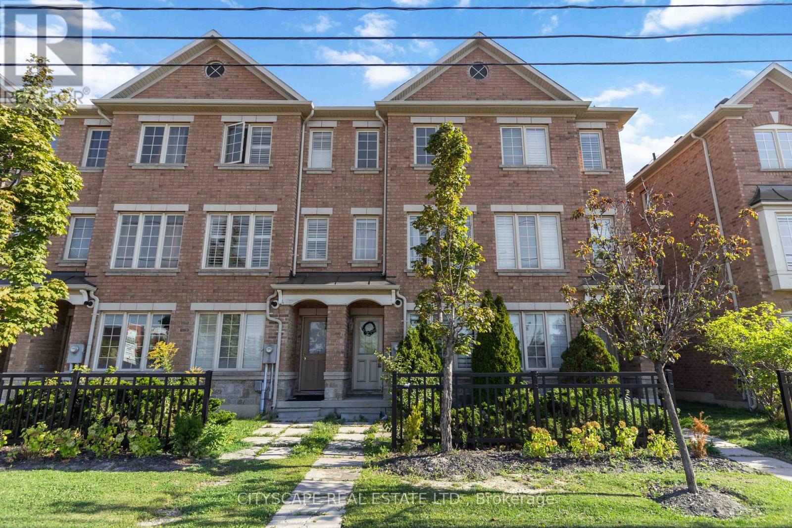 40 Peach Drive, Brampton (Sandringham-Wellington), Ontario  L6R 0W6 - Photo 3 - W12451812