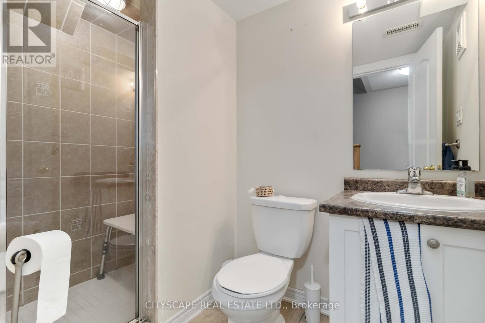 40 Peach Drive, Brampton (Sandringham-Wellington), Ontario  L6R 0W6 - Photo 6 - W12451812