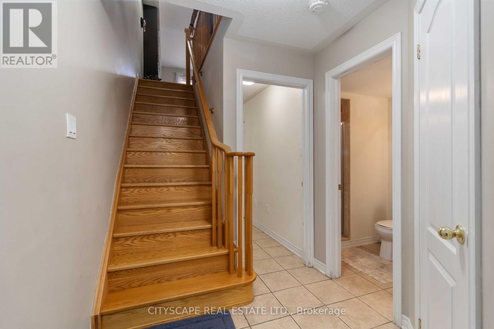 40 Peach Drive, Brampton (Sandringham-Wellington), Ontario  L6R 0W6 - Photo 9 - W12451812