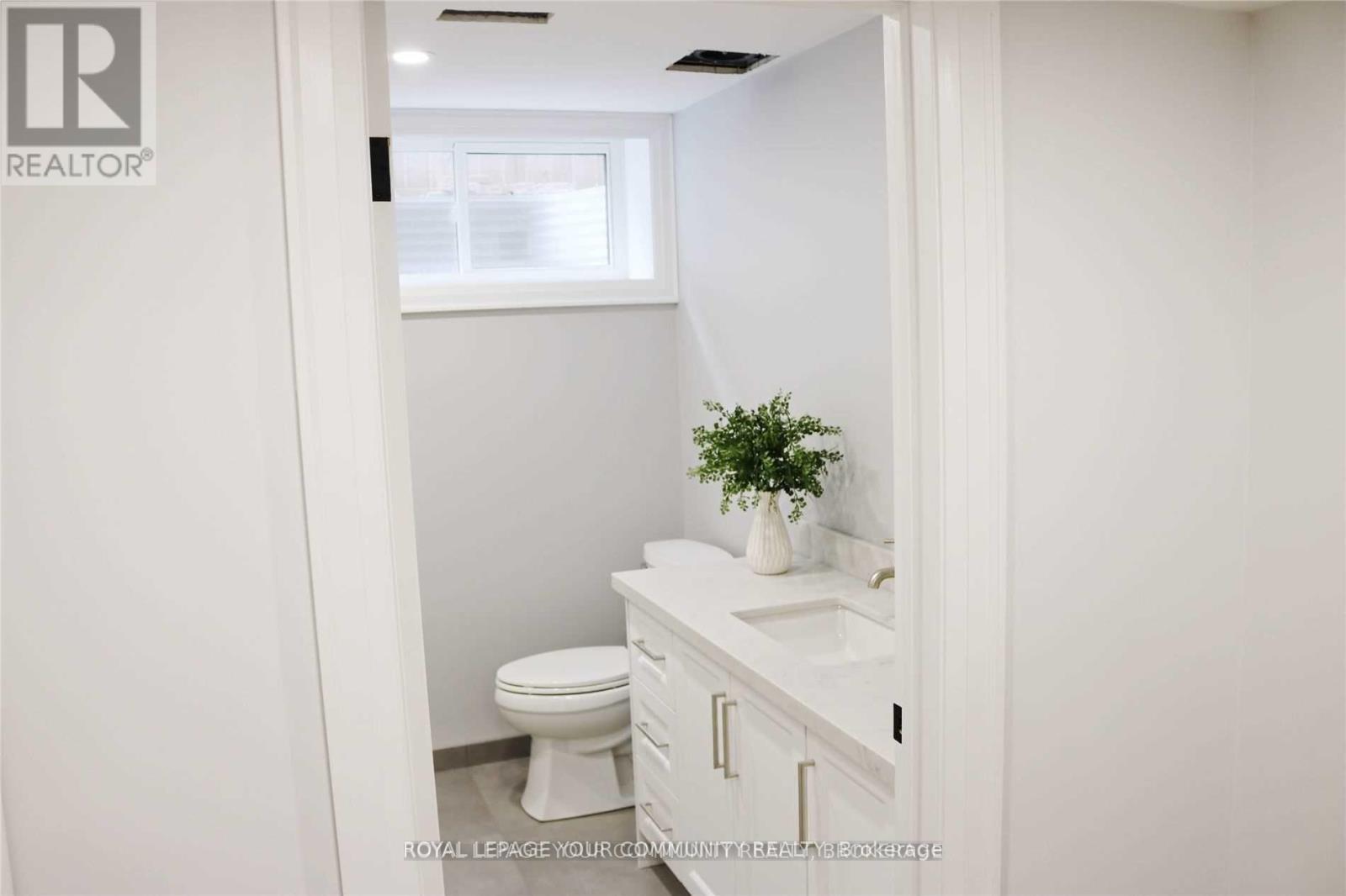 Lower - 4 Norgrove Crescent, Toronto, Ontario  M9P 3C6 - Photo 7 - W12451821
