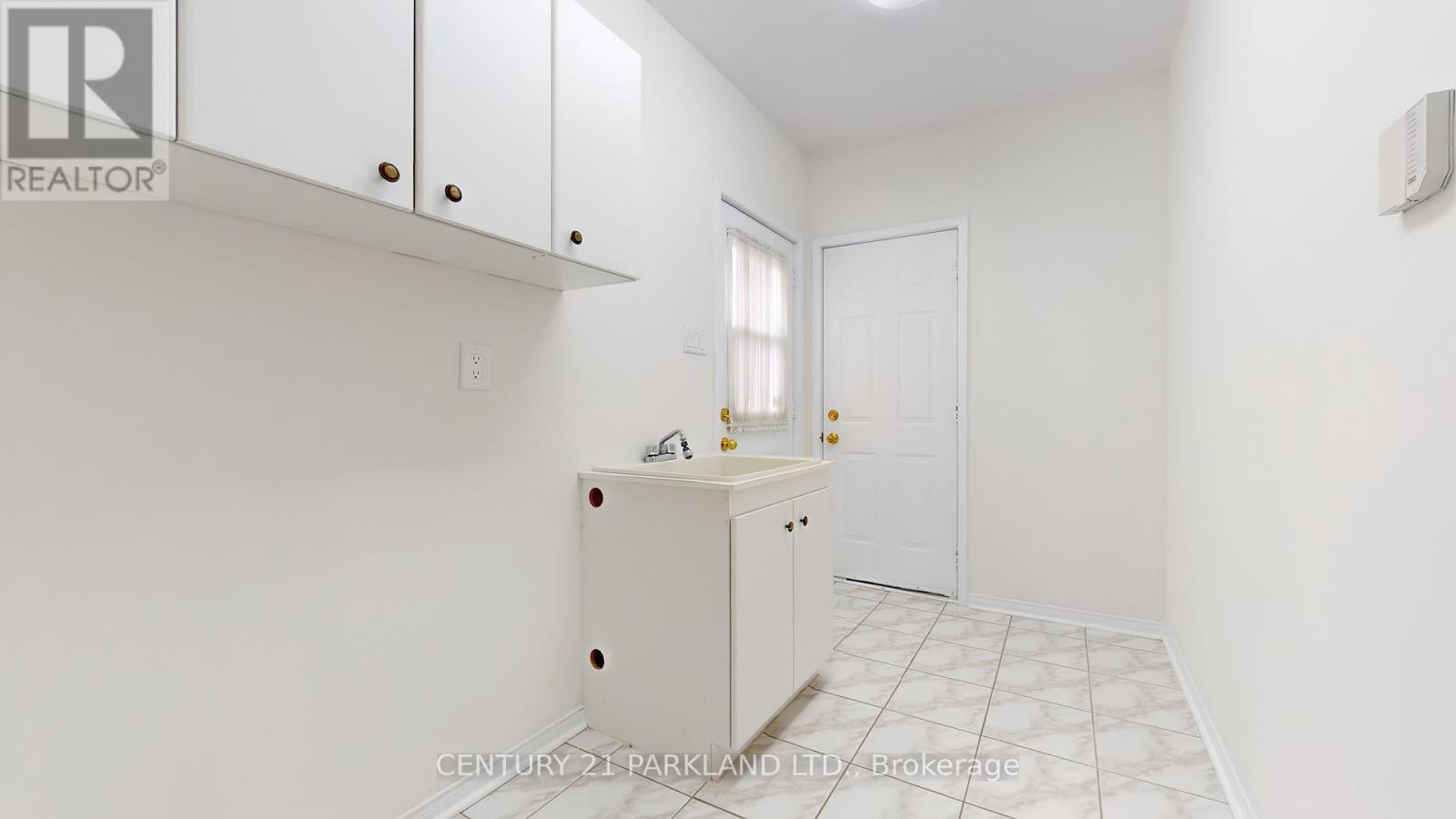 2332 Manor House Court, Mississauga, Ontario  L5M 5Y3 - Photo 25 - W12451823