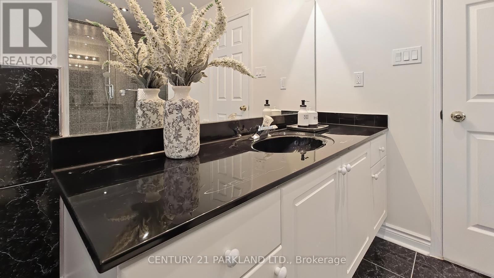 2332 Manor House Court, Mississauga, Ontario  L5M 5Y3 - Photo 33 - W12451823