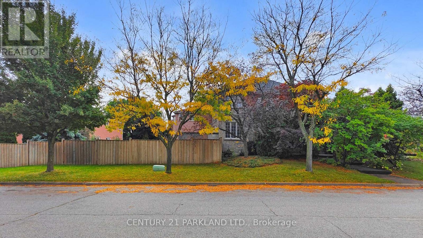 2332 Manor House Court, Mississauga, Ontario  L5M 5Y3 - Photo 4 - W12451823