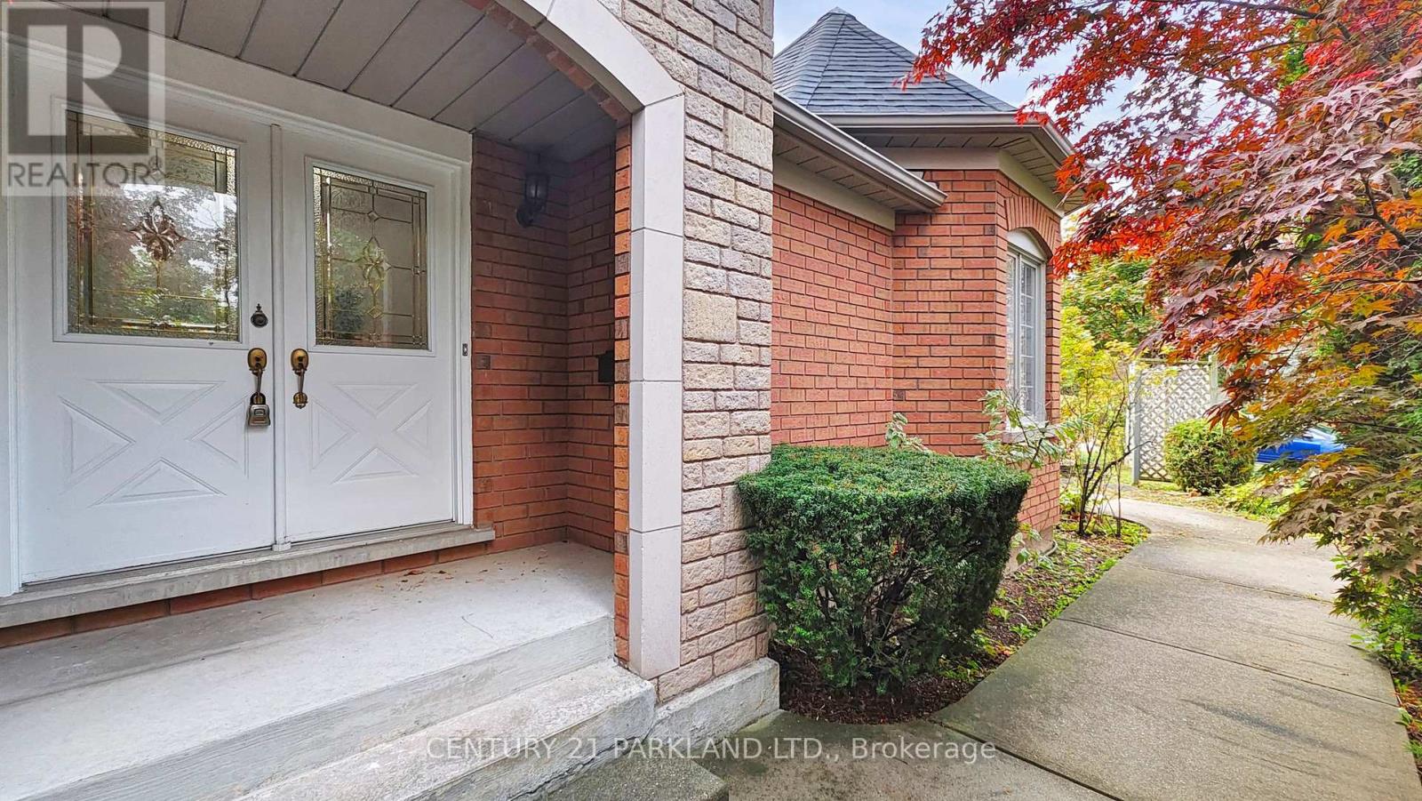 2332 Manor House Court, Mississauga, Ontario  L5M 5Y3 - Photo 5 - W12451823
