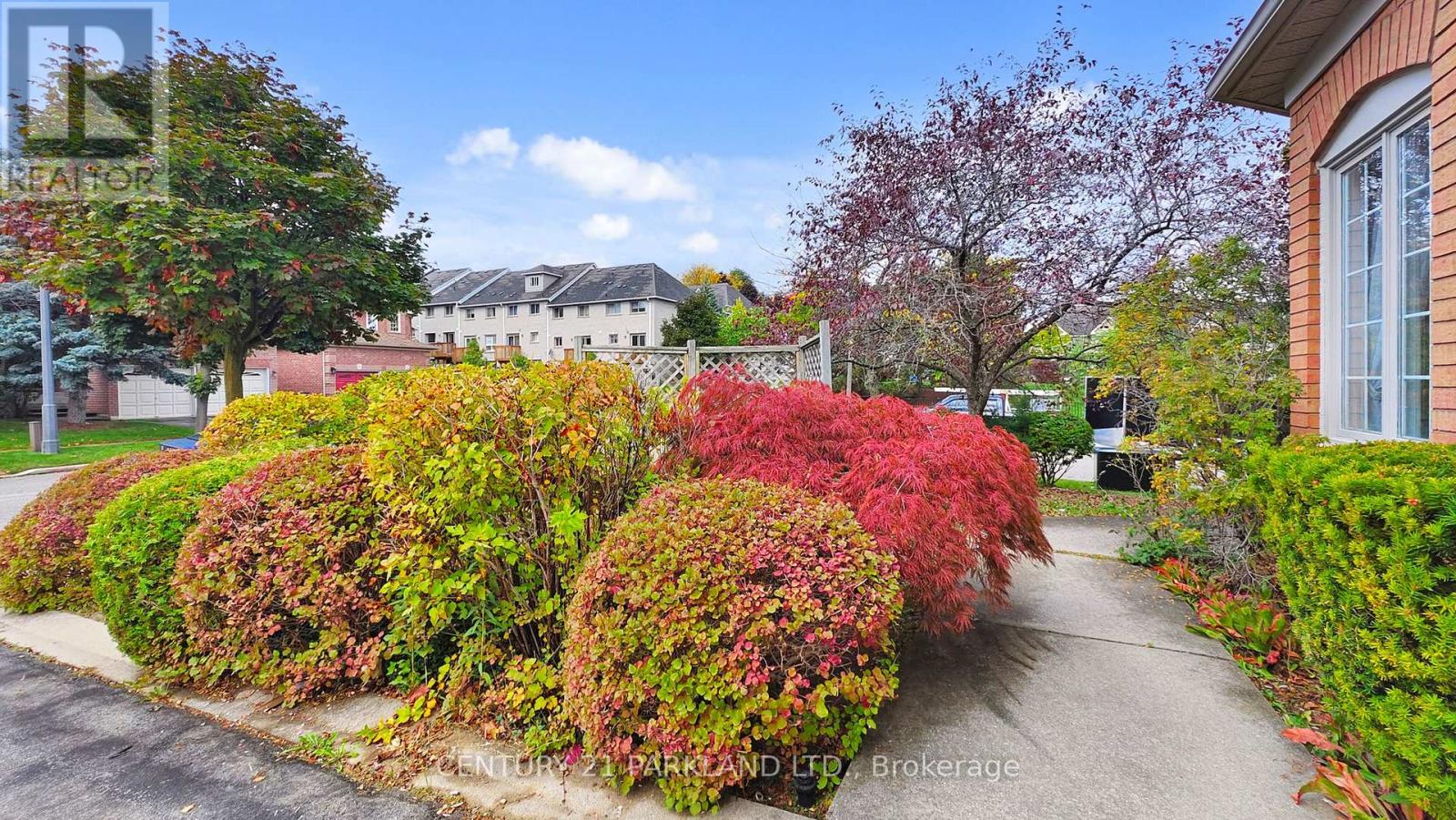 2332 Manor House Court, Mississauga, Ontario  L5M 5Y3 - Photo 6 - W12451823