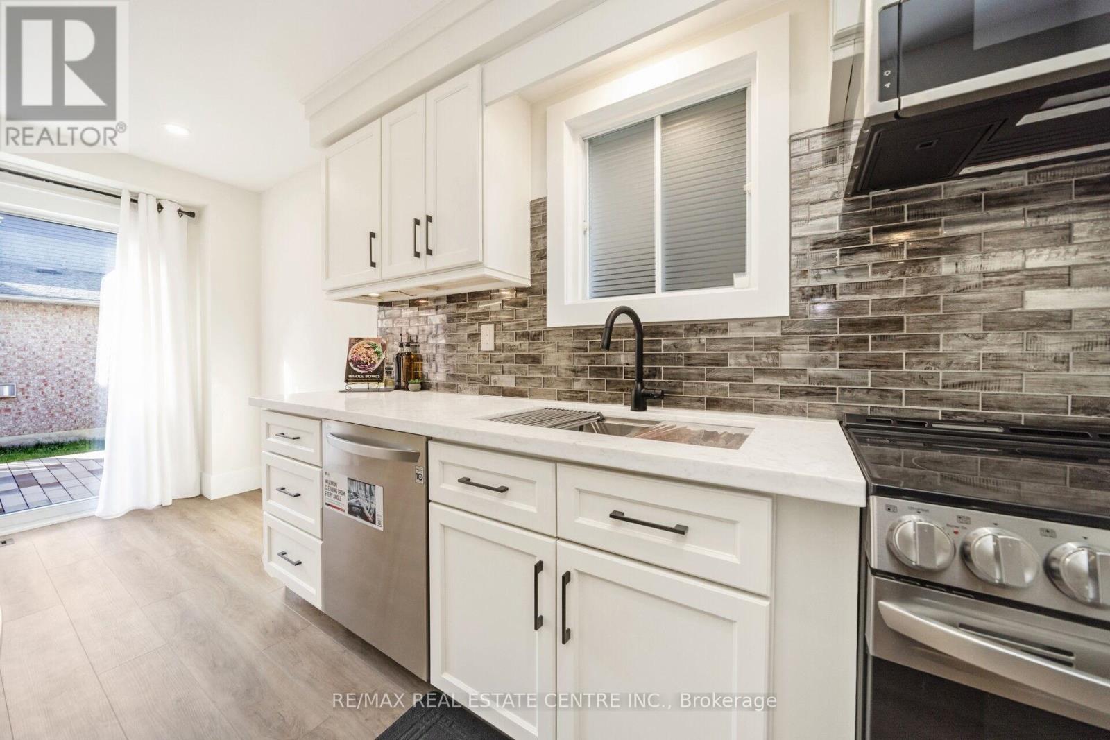 142 Ural Circle, Brampton (Sandringham-Wellington), Ontario  L6R 1H1 - Photo 10 - W12451824