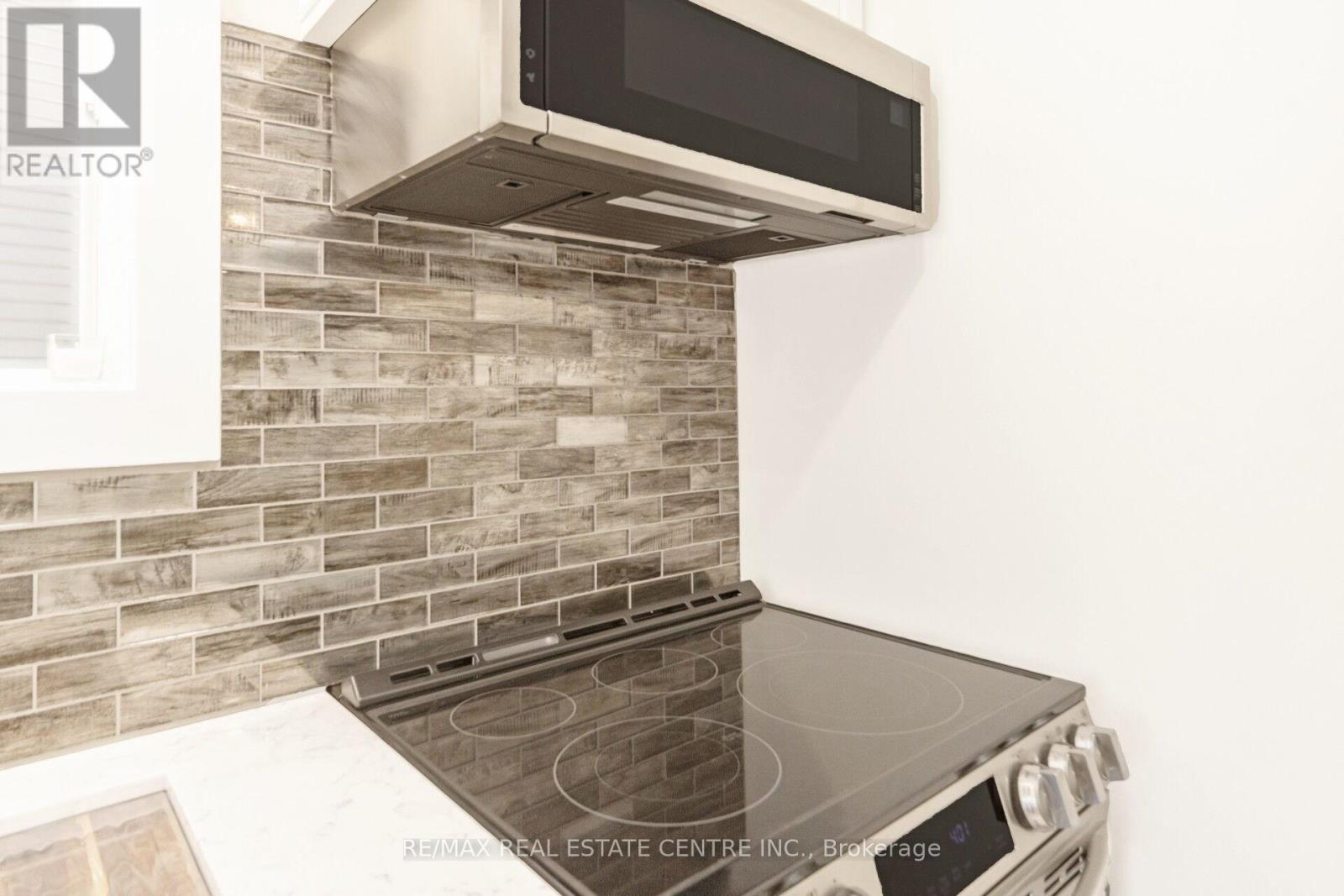 142 Ural Circle, Brampton (Sandringham-Wellington), Ontario  L6R 1H1 - Photo 11 - W12451824