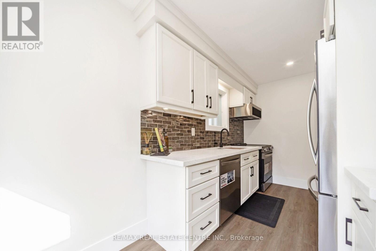 142 Ural Circle, Brampton (Sandringham-Wellington), Ontario  L6R 1H1 - Photo 14 - W12451824