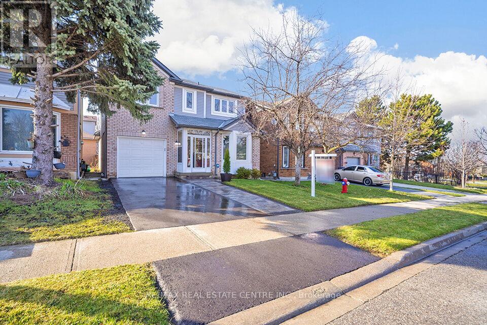 142 Ural Circle, Brampton (Sandringham-Wellington), Ontario  L6R 1H1 - Photo 2 - W12451824