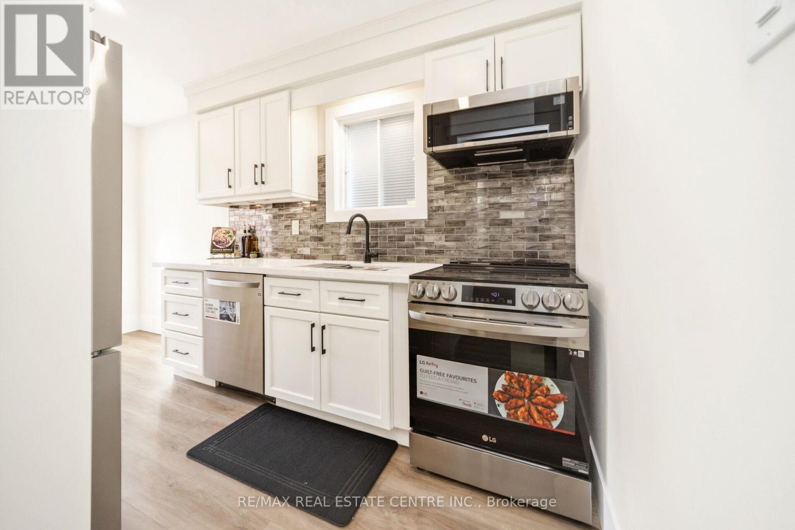 142 Ural Circle, Brampton (Sandringham-Wellington), Ontario  L6R 1H1 - Photo 9 - W12451824