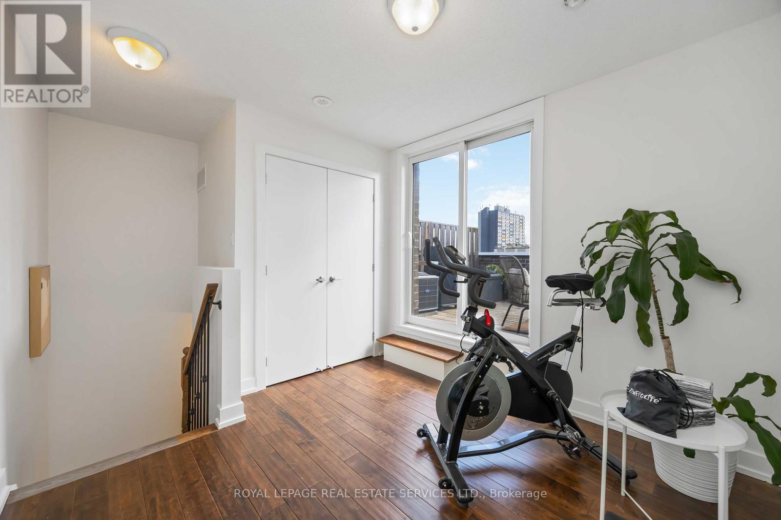 212 Brandon Avenue, Toronto, Ontario  M6H 0C5 - Photo 32 - W12451834